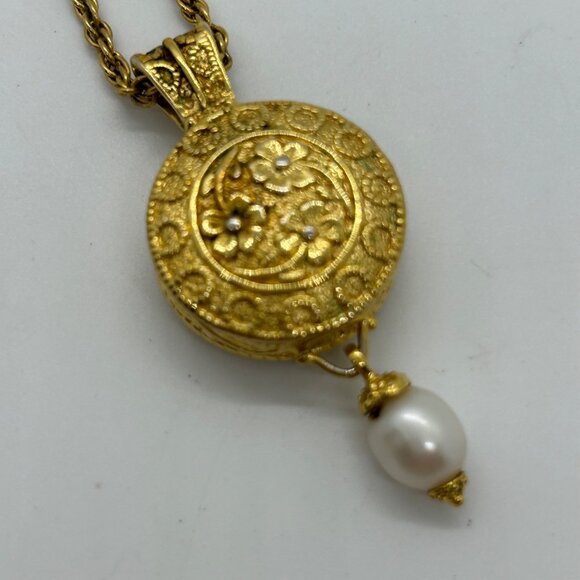 Gold Tone Pendant Watch Necklace With Faux Pearl Drop Floral Roman Working READ - Picture 3 of 10
